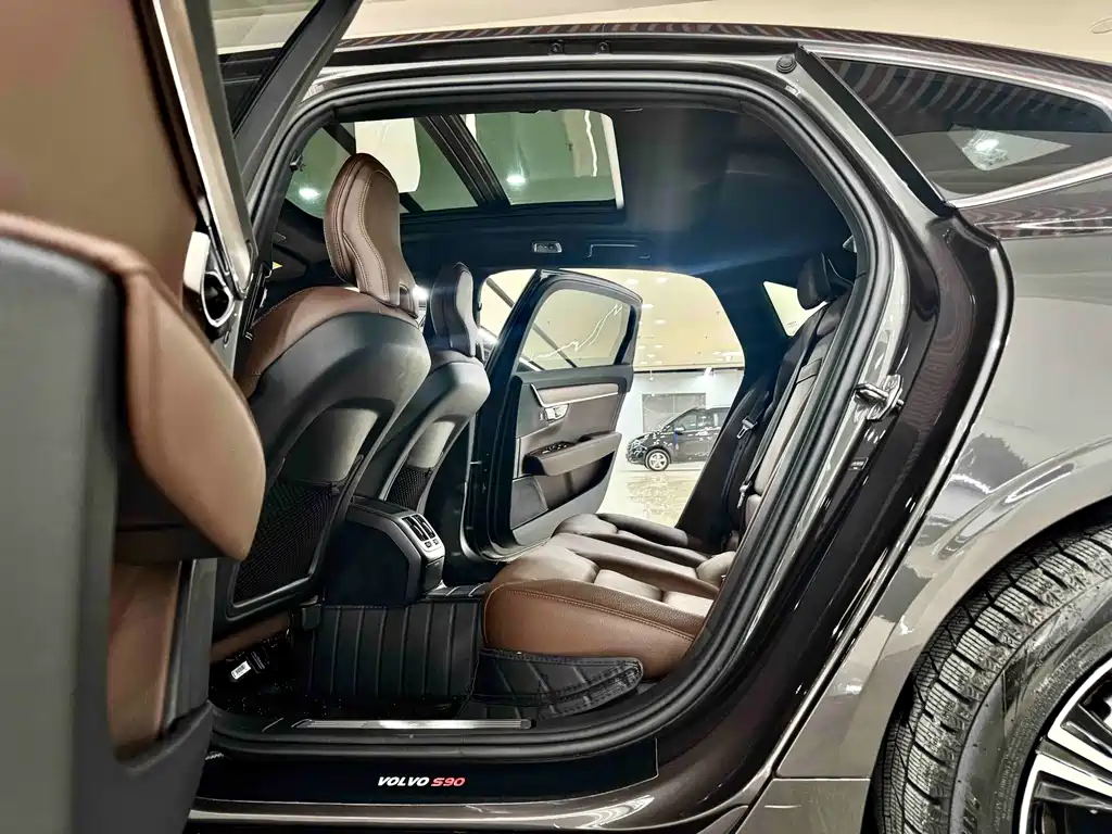 Volvo S90 — миниатюра 8