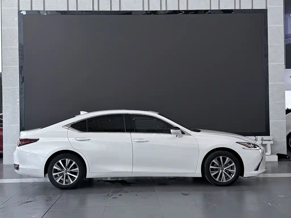 Lexus ES — миниатюра 5