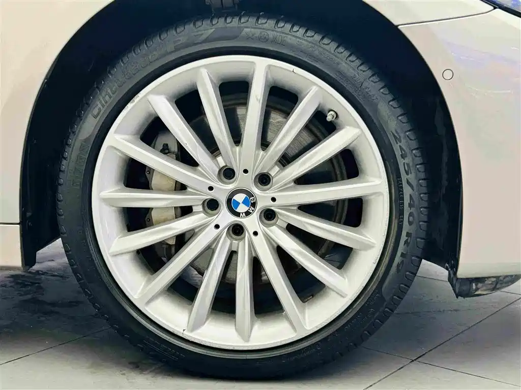 BMW 5 Series — миниатюра 11