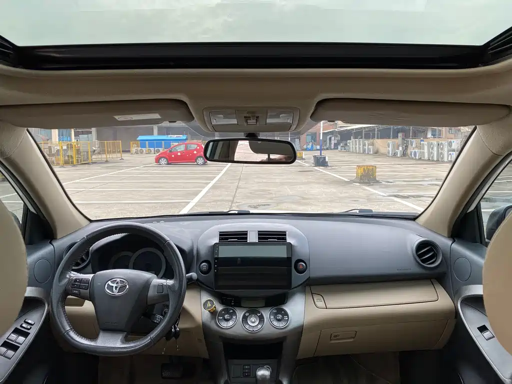 Toyota RAV4 2012 2.4L AT Luxury
