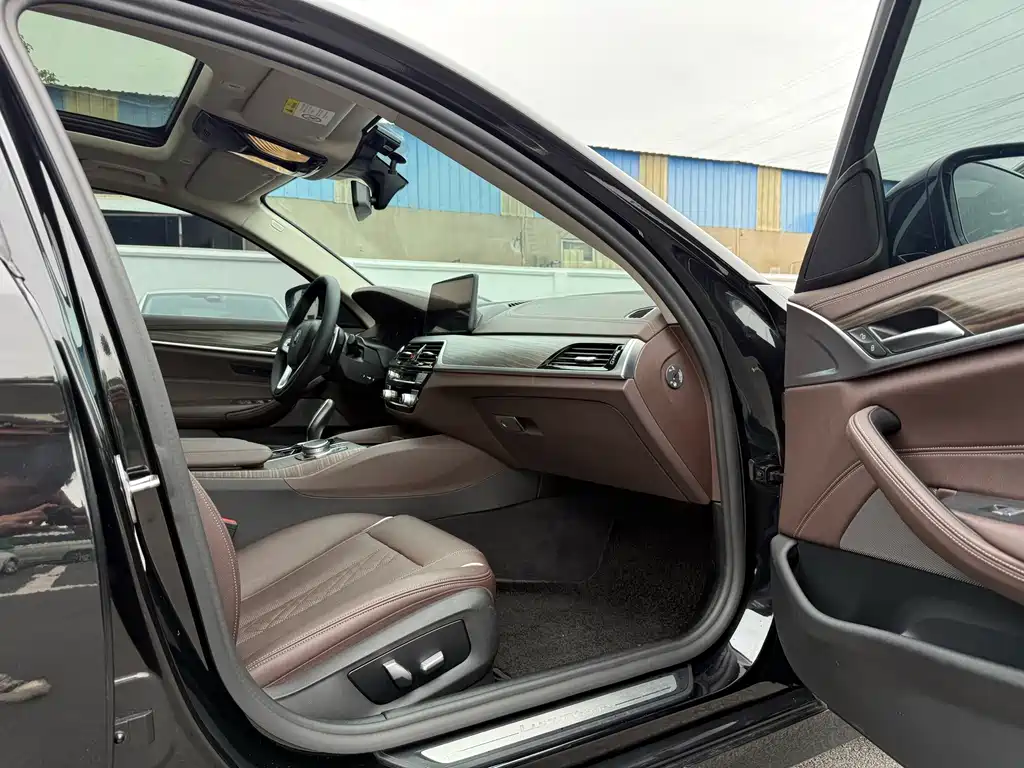 BMW 5 Series — миниатюра 18