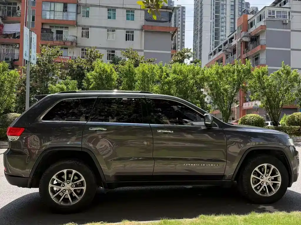 Jeep Grand Cherokee (Import) — миниатюра 4