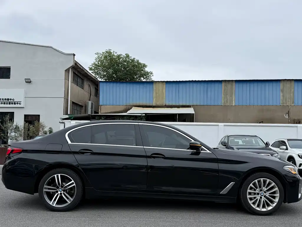BMW 5 Series — миниатюра 26