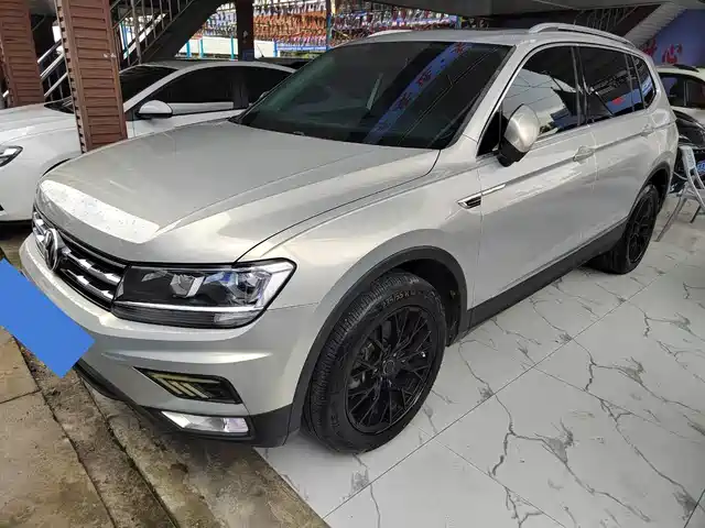 VOLKSWAGEN TIGUAN L 2017