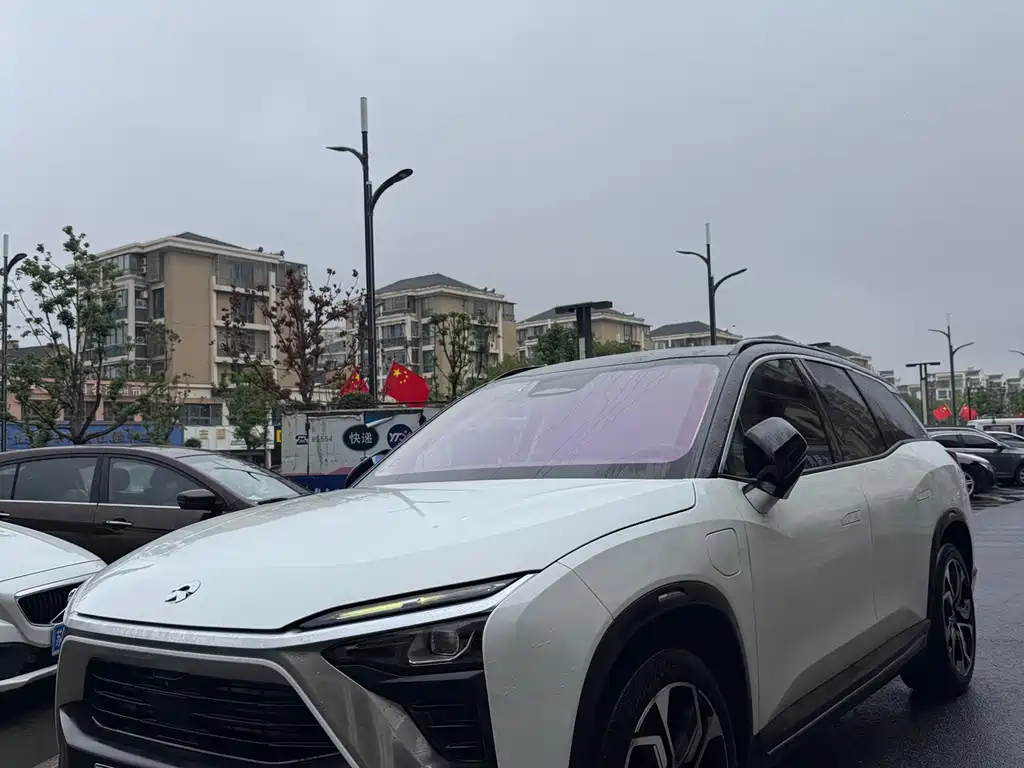 NIO ES8