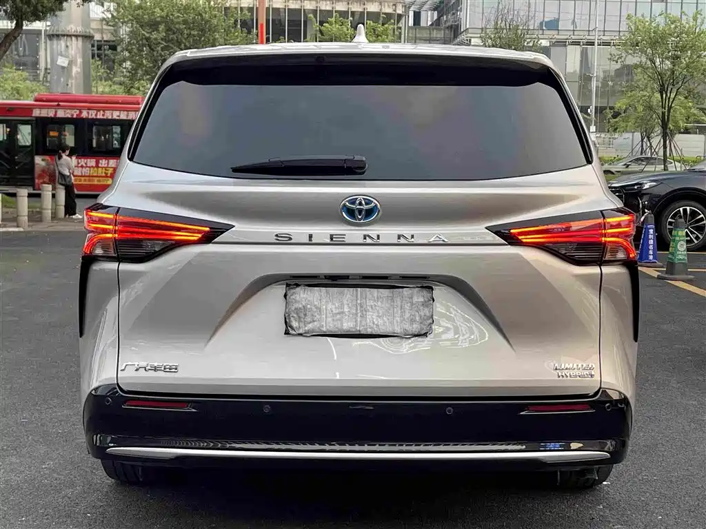 Toyota Sienna — миниатюра 6