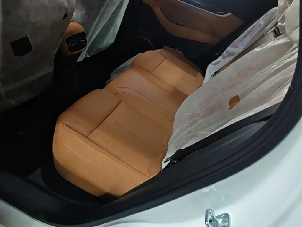 Geely Boyue L — миниатюра 17