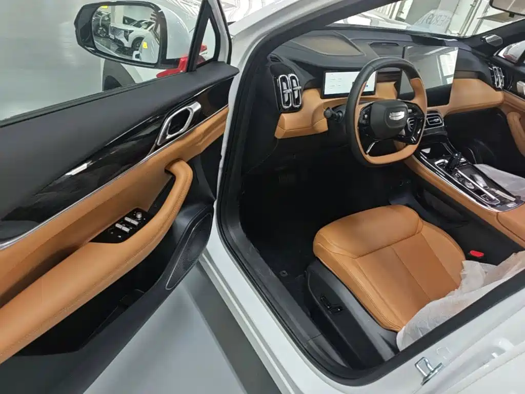 Geely Boyue L — миниатюра 16