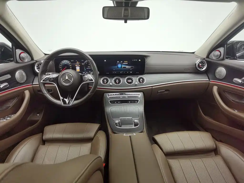 Mercedes-Benz E-Class — миниатюра 5
