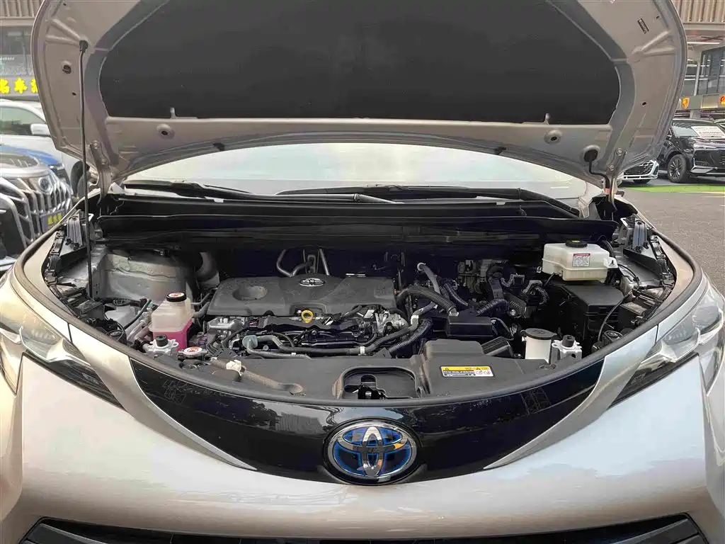 Toyota Sienna — миниатюра 30