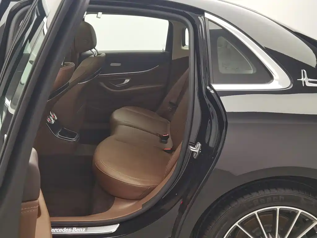 Mercedes-Benz E-Class — миниатюра 15