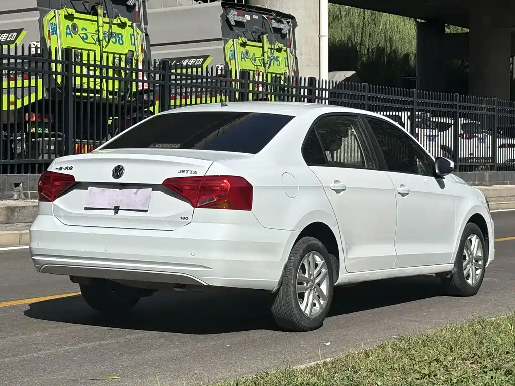 Volkswagen Jetta — миниатюра 6