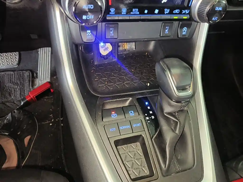 Toyota RAV4 — миниатюра 14