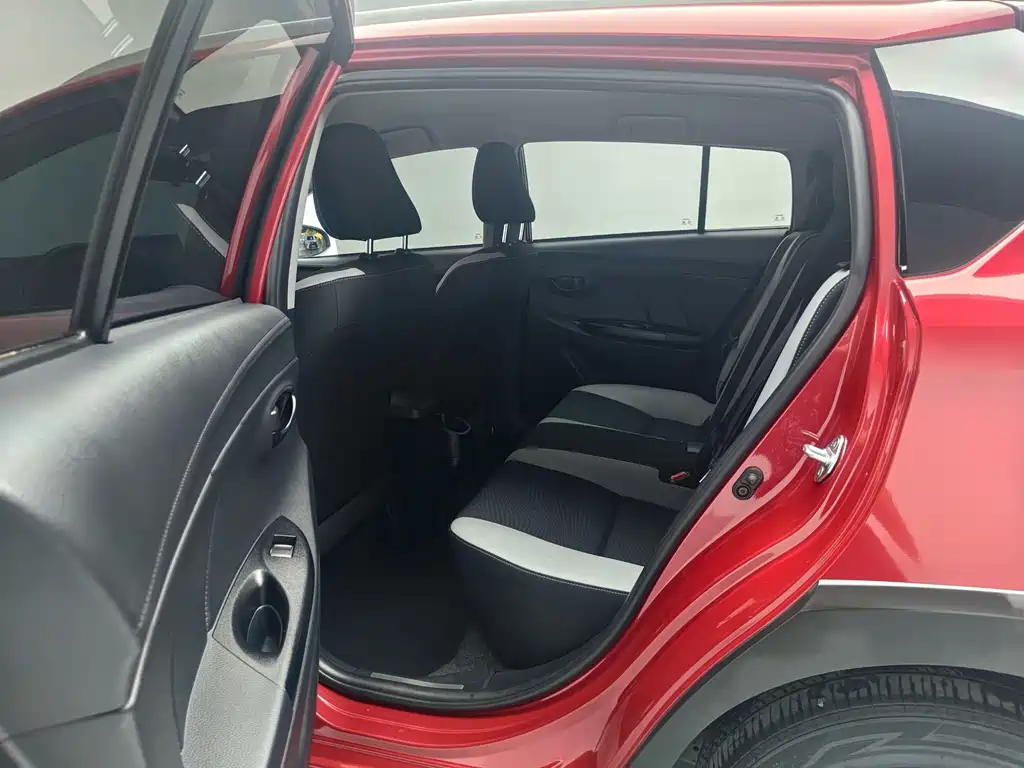 Toyota Yaris L — миниатюра 17