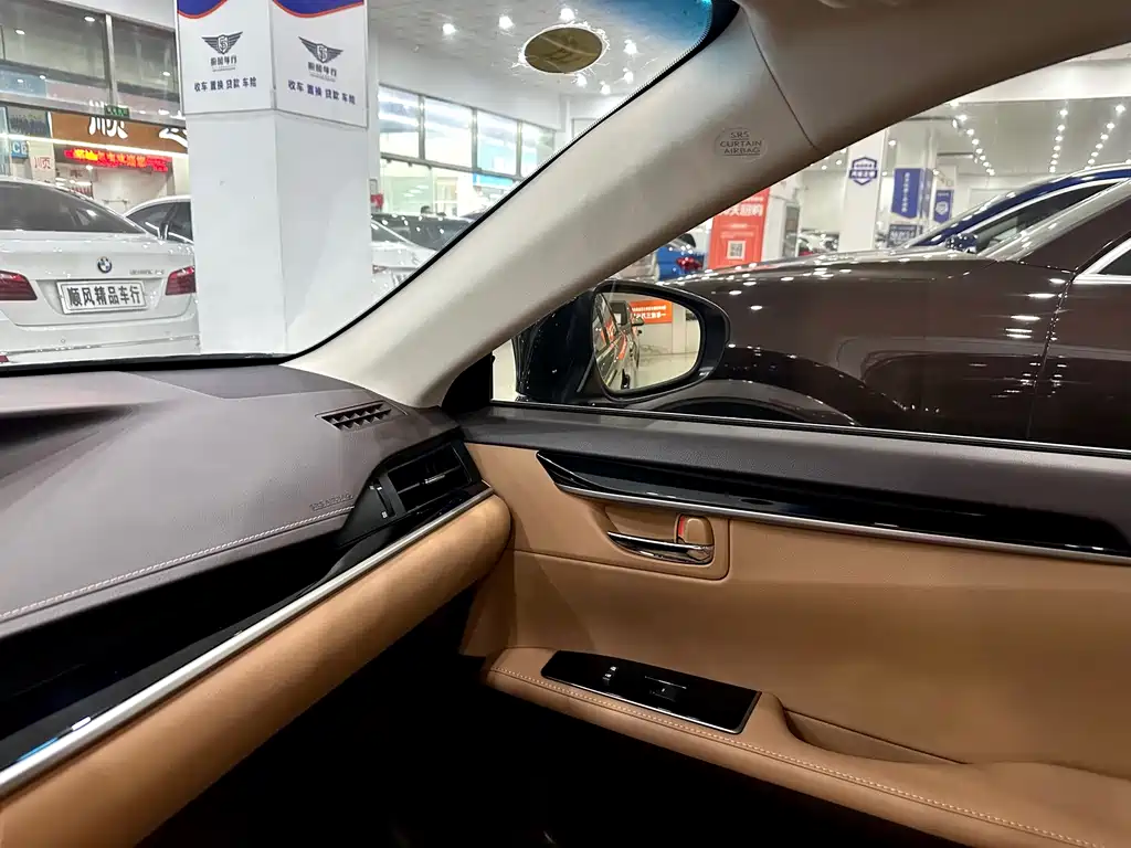 Lexus ES — миниатюра 10
