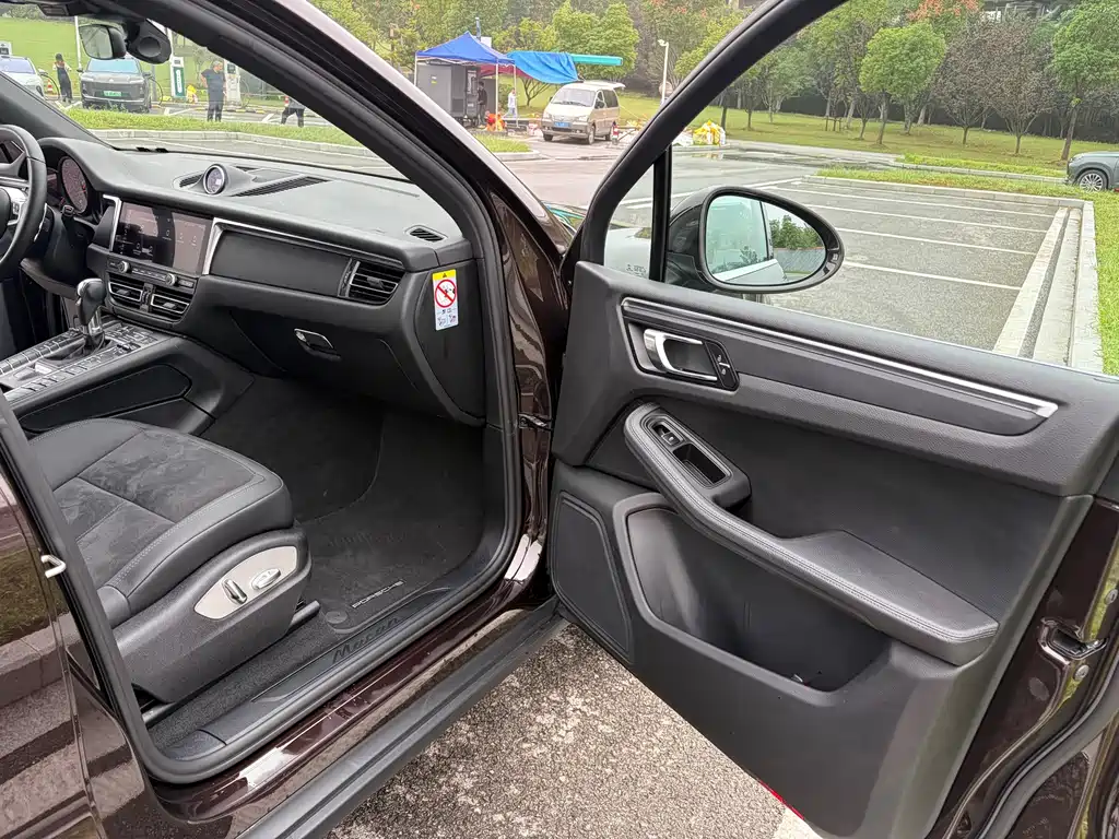 Porsche Macan — миниатюра 16