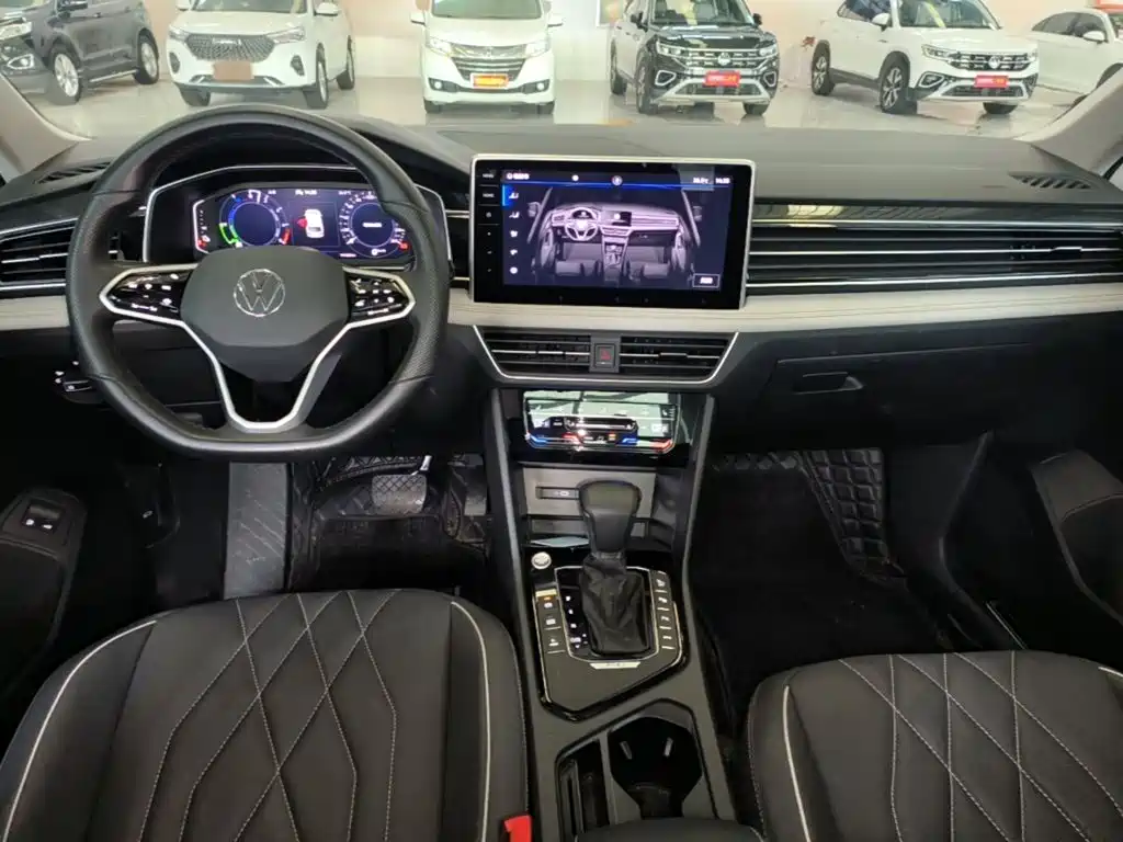 Volkswagen Tiguan L PHEV — миниатюра 10