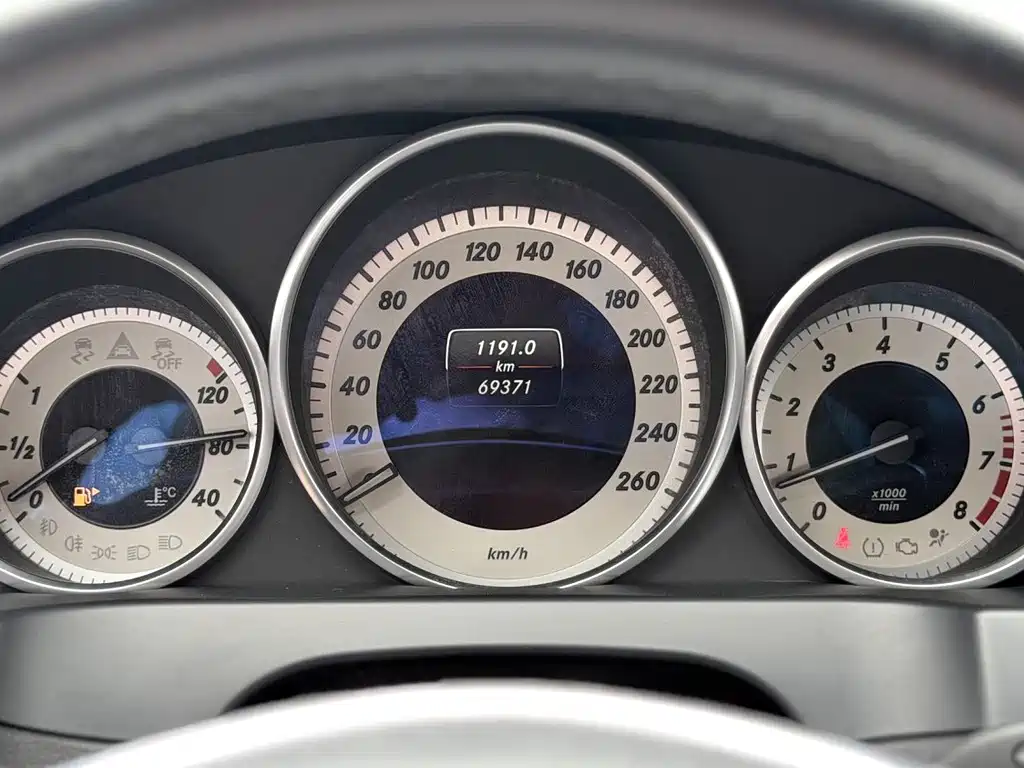 Mercedes-Benz E-Class (Import) — миниатюра 6