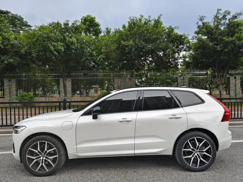 VOLVO XC60 PLUG IN HYBRID