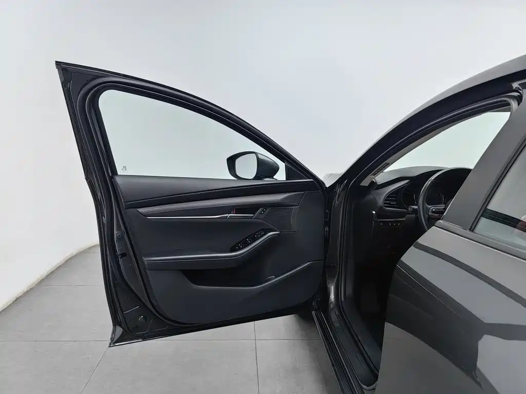 Mazda 3 Axela — миниатюра 8