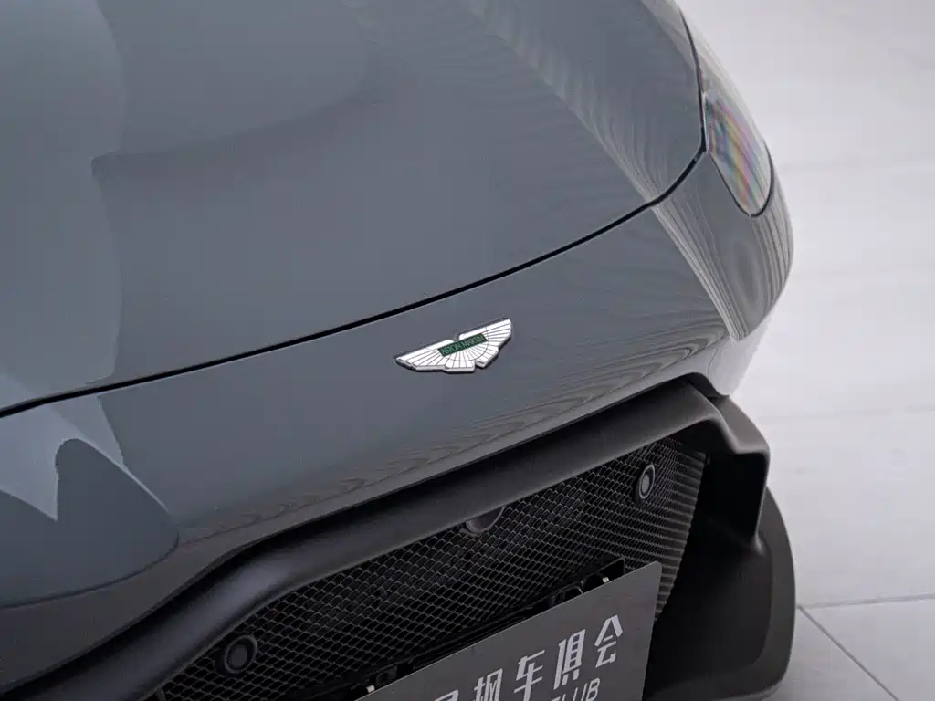 Aston Martin V8 Vantage — миниатюра 7