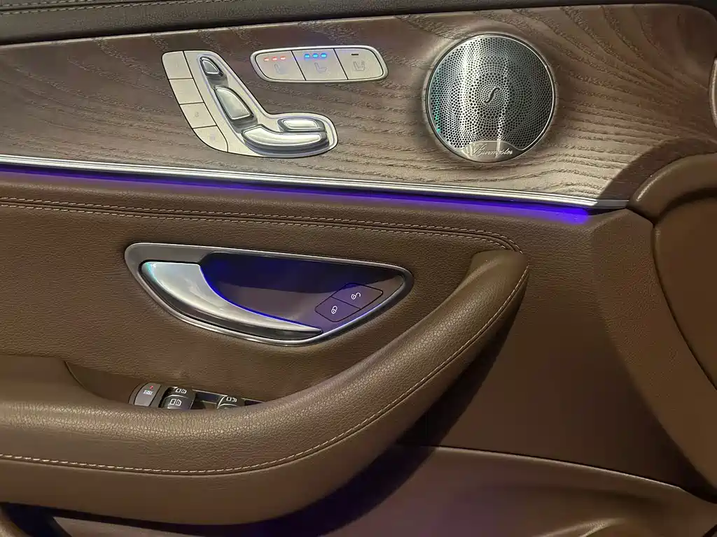 Mercedes-Benz E-Class — миниатюра 5