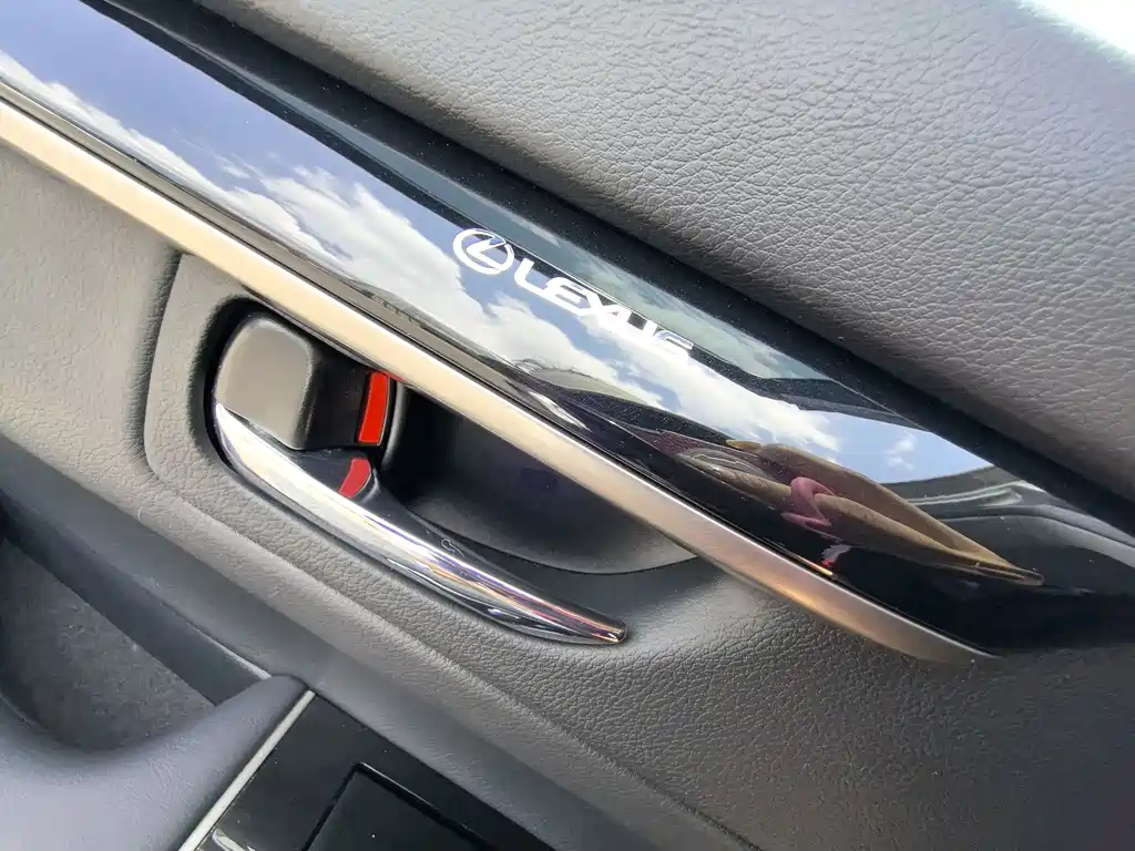 Lexus ES — миниатюра 12