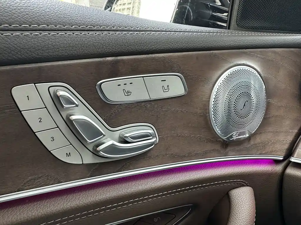 Mercedes-Benz E-Class — миниатюра 8