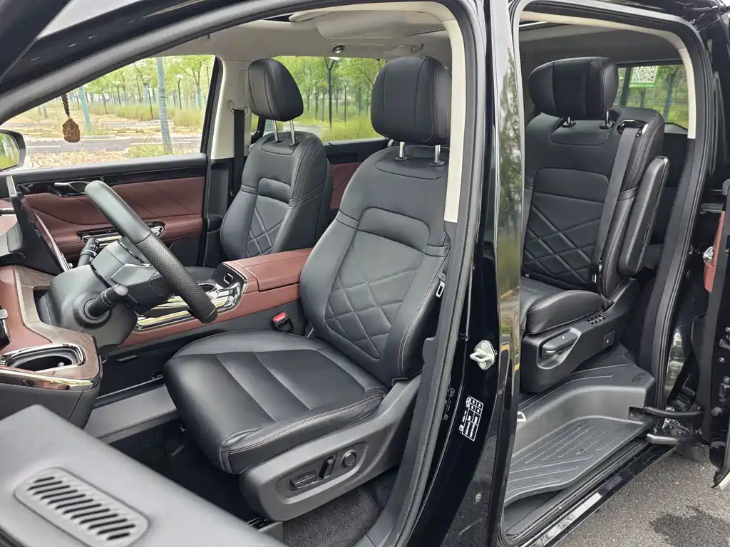 GAC Motor Trumpchi E8 PHEV — миниатюра 9