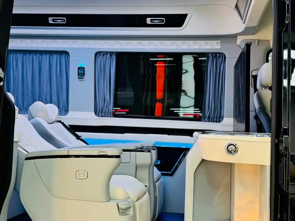 Mercedes-Benz Sprinter - фото 13