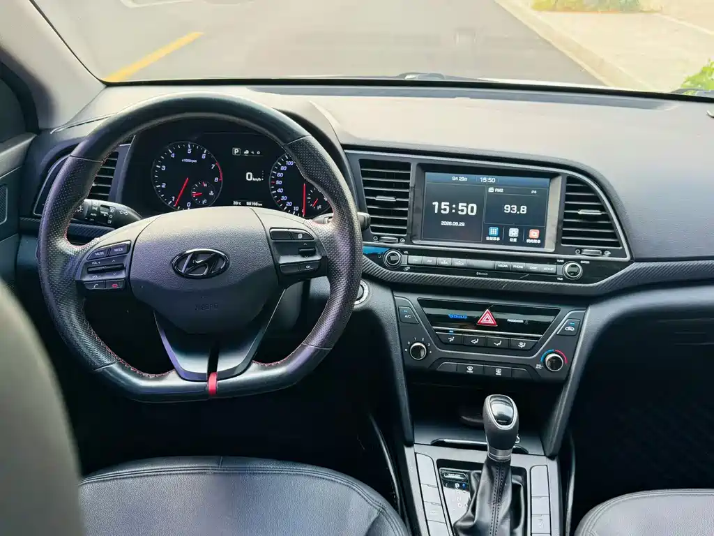 Hyundai Elantra — миниатюра 5