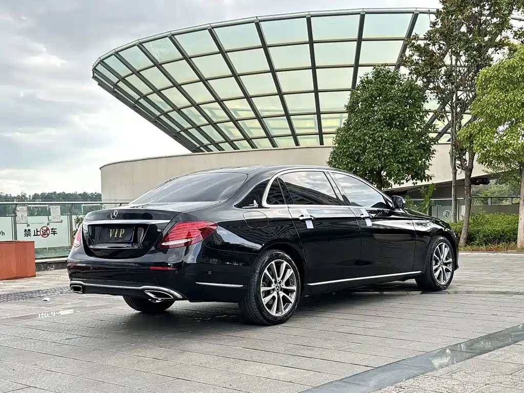 Mercedes-Benz E-Class — миниатюра 11