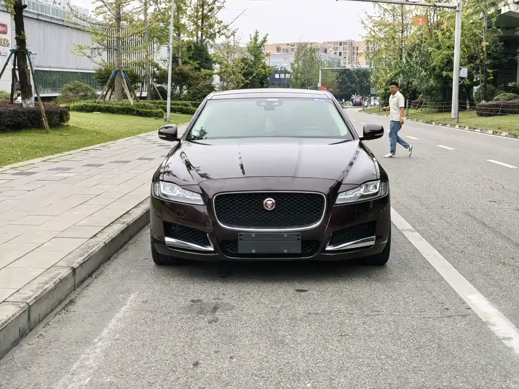 Jaguar XFL — миниатюра 2