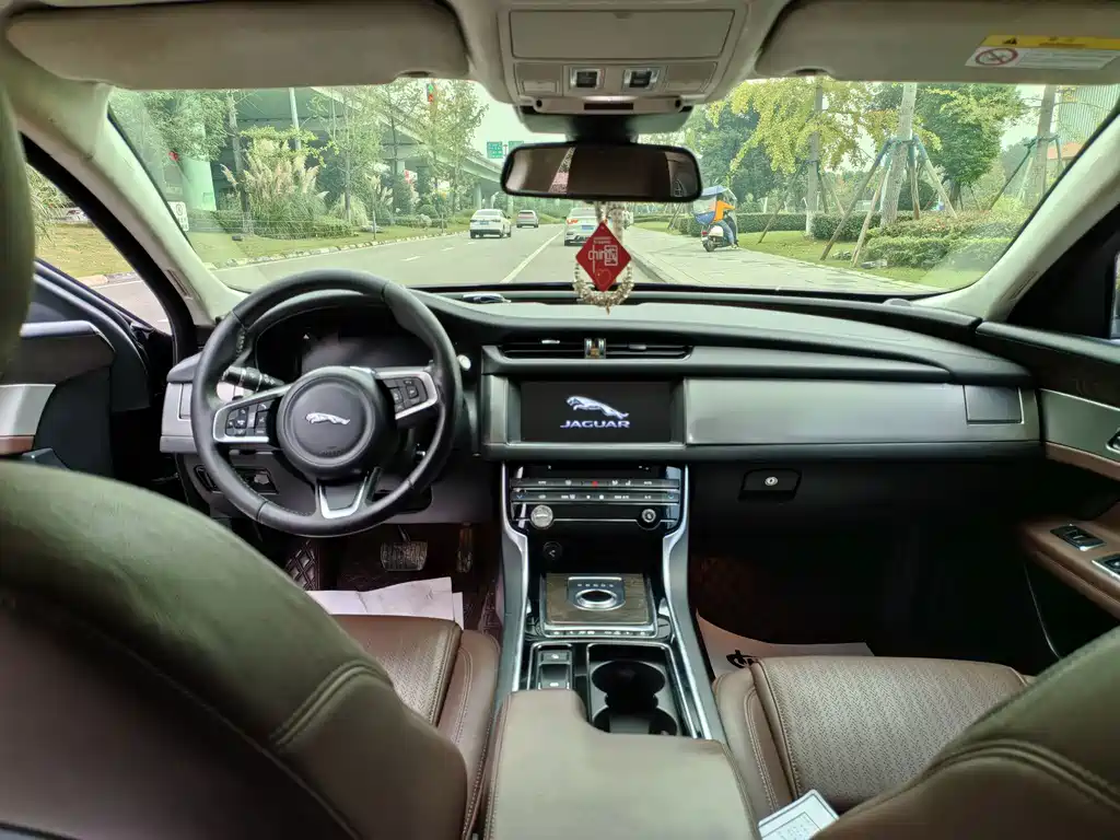 Jaguar XFL — миниатюра 8