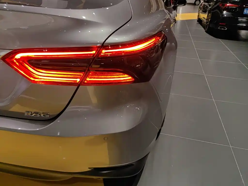 Toyota Camry — миниатюра 8