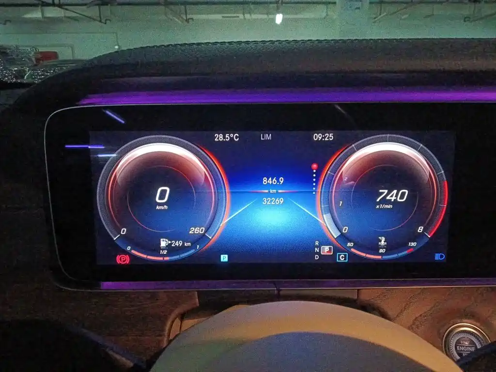 Mercedes-Benz E-Class — миниатюра 8