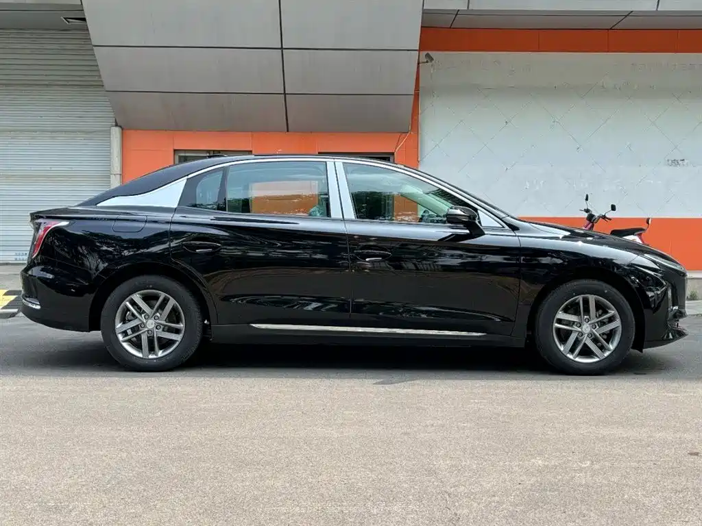 Hongqi E-QM5 2025 500km