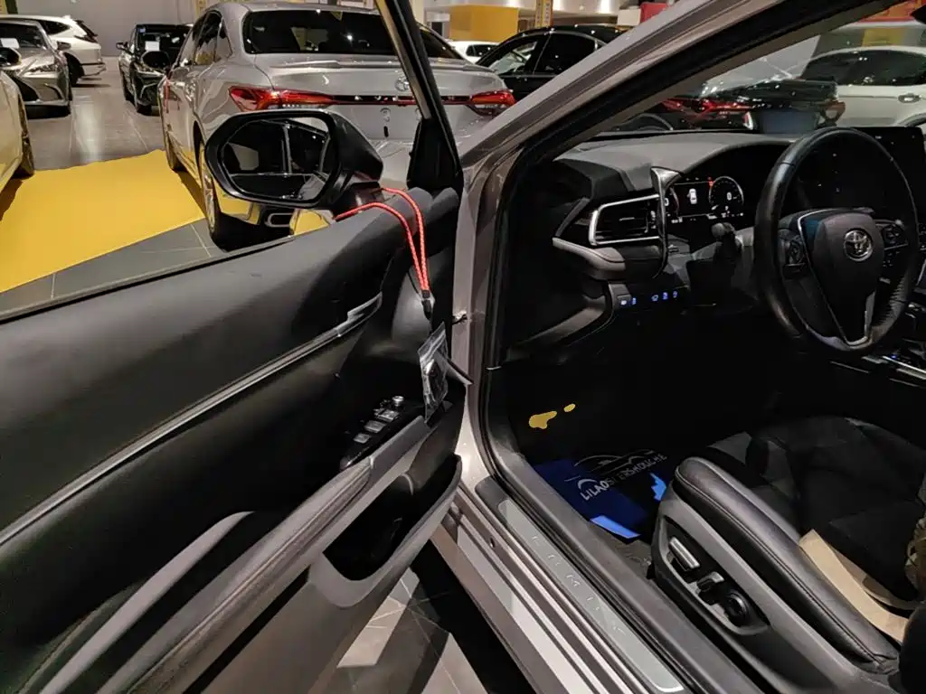 Toyota Camry — миниатюра 16