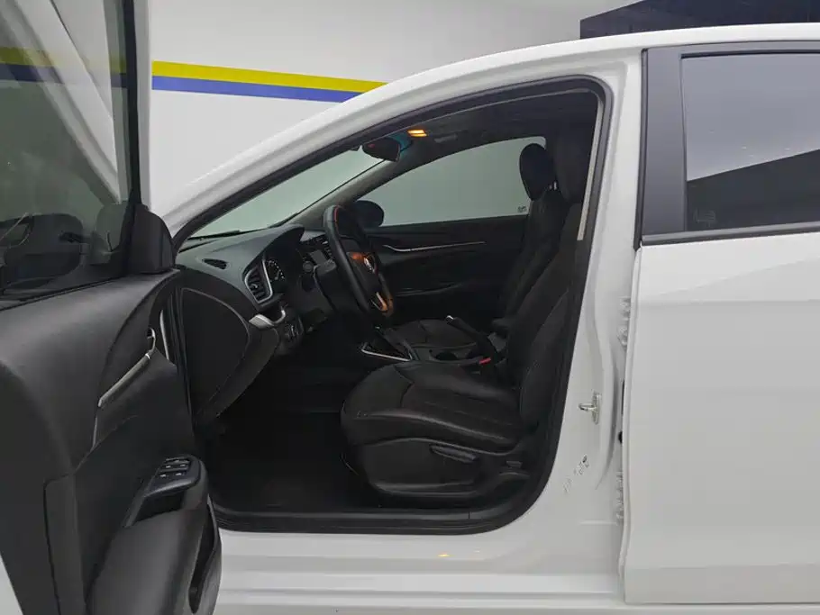 Buick Excelle — миниатюра 9