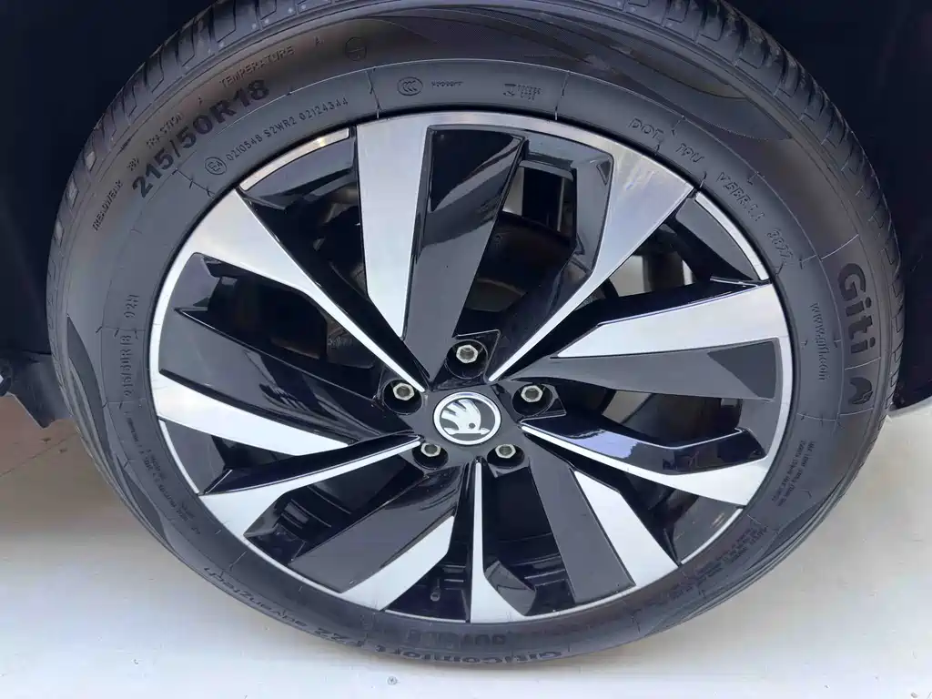 Skoda Karoq — миниатюра 21
