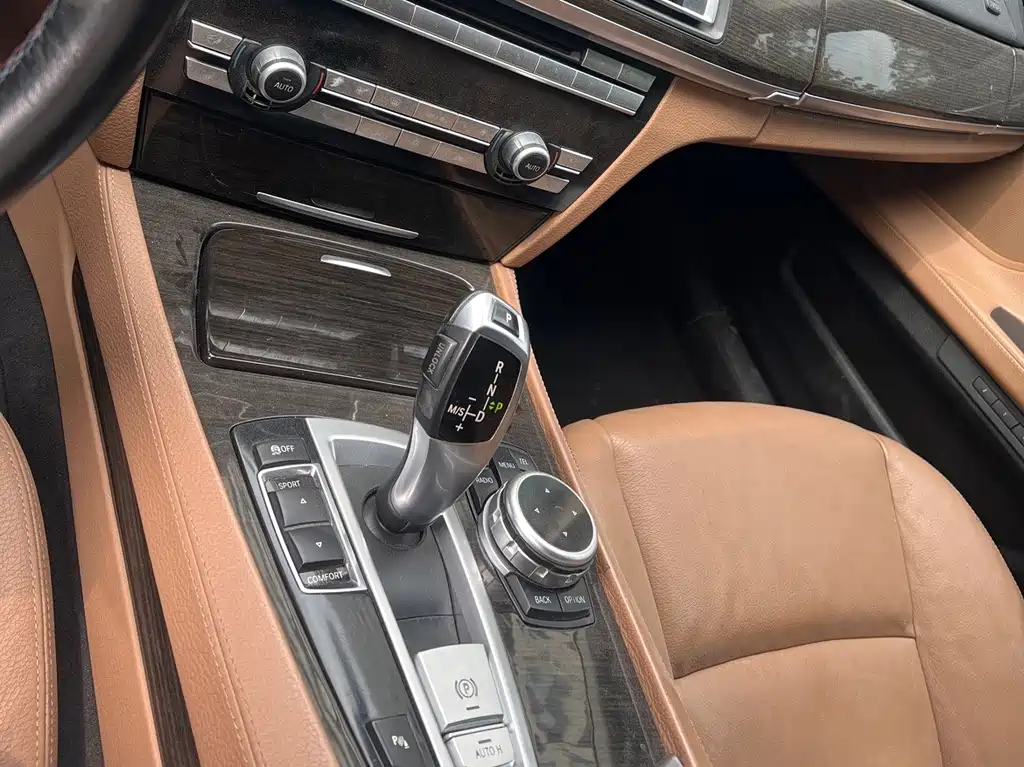 BMW 7 Series — миниатюра 13