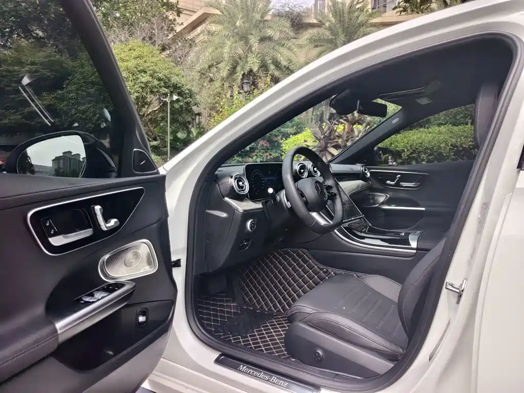 Mercedes-Benz C-Class — миниатюра 8