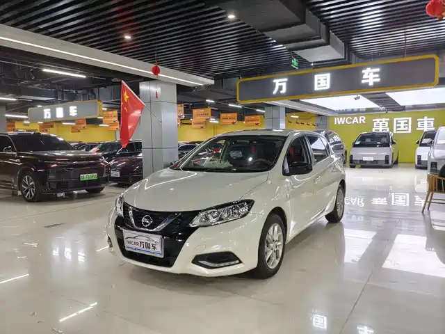 NISSAN TIIDA