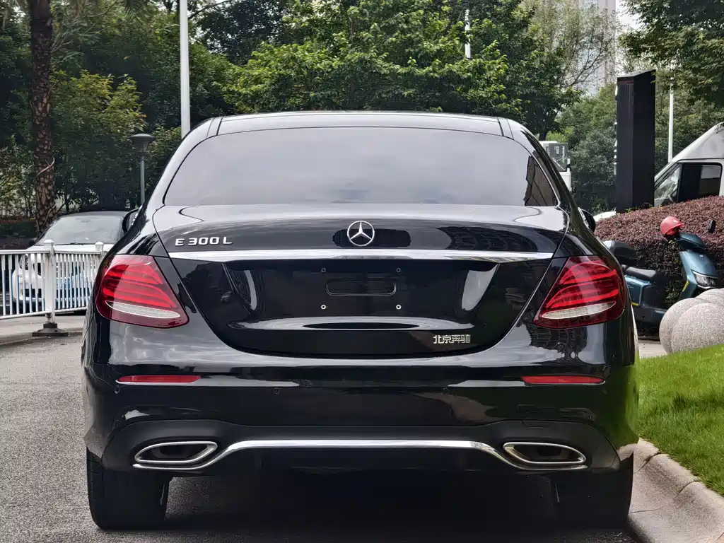 Mercedes-Benz E-Class — миниатюра 6