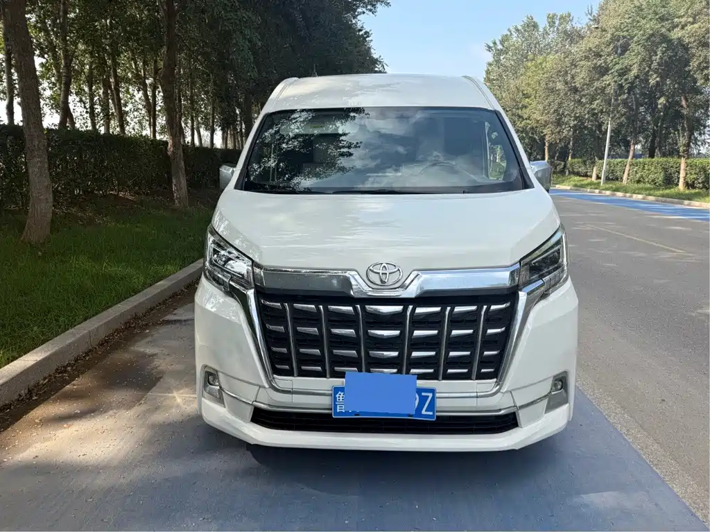 Toyota HiAce 2023 2.7L MT