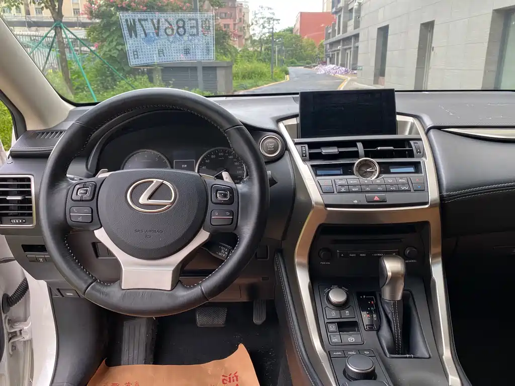 Lexus NX 2016 200