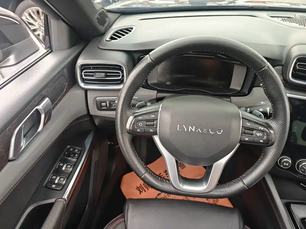 Lynk & Co 03 — миниатюра 10