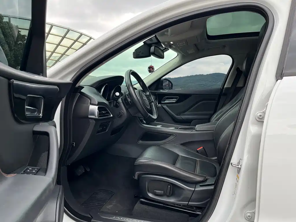 Jaguar F-PACE — миниатюра 4