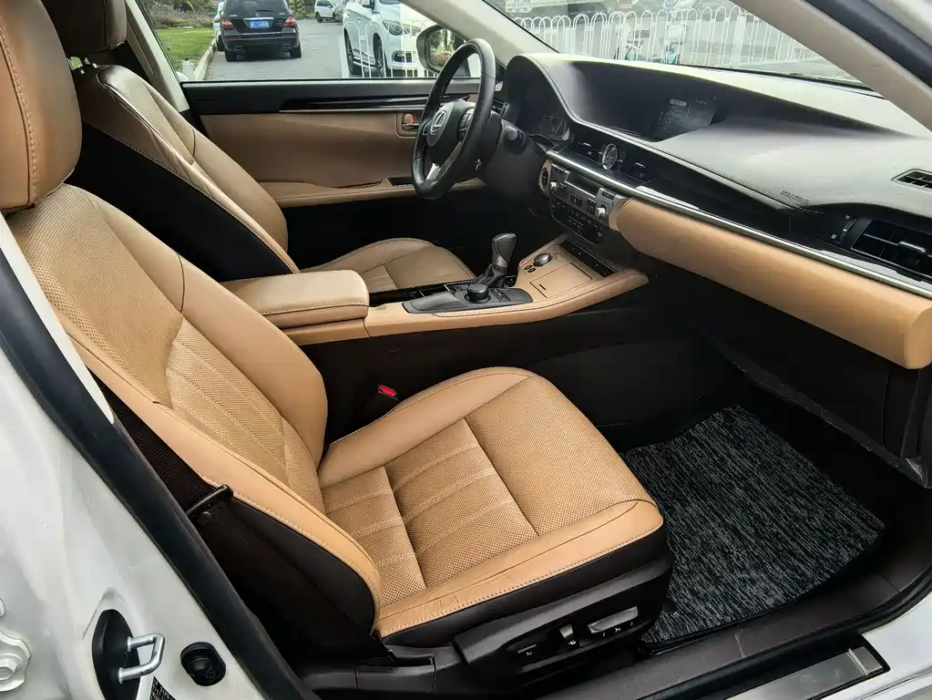 Lexus ES — миниатюра 8