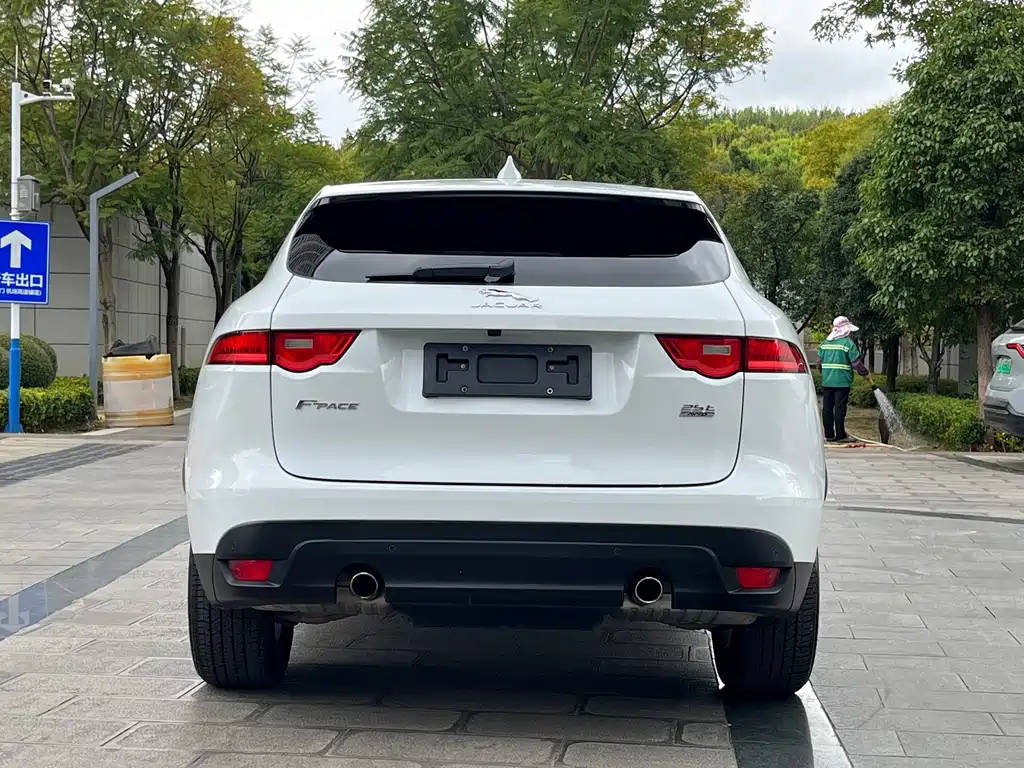 Jaguar F-PACE — миниатюра 8